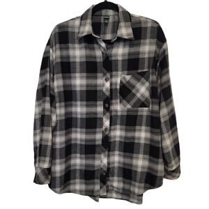 Wild Fable Women’s Large Plaid Flannel Shirt Black Gray Button Down Pockets